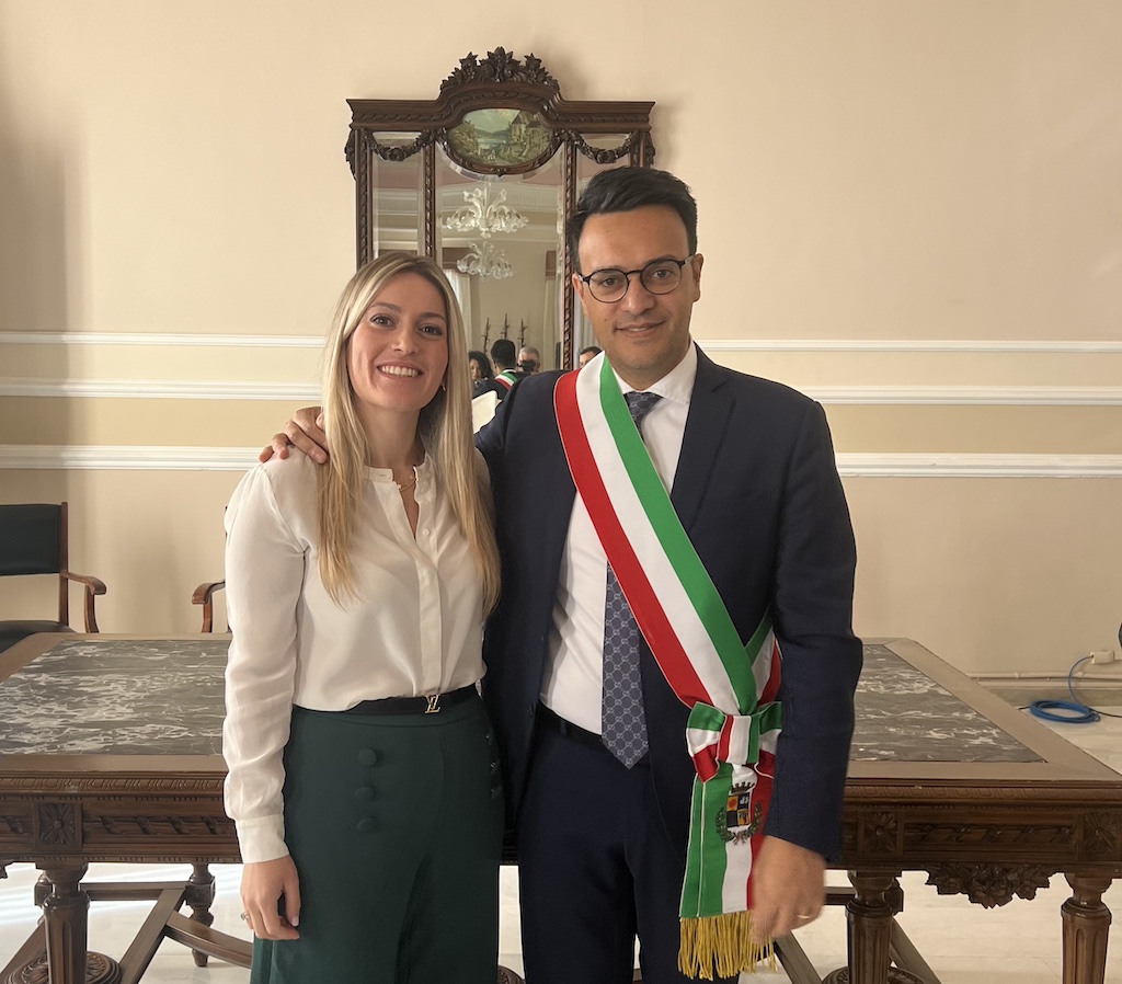 L’assessore Mariachiara Longo rassegna le dimissioni. Il ringraziamento del sindaco Davide Vasta.