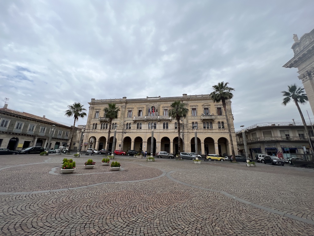 Al via le ZTL serali nel centro storico e a Torre Archirafi. Vasta: “Una città più vivibile per cittadini e visitatori”