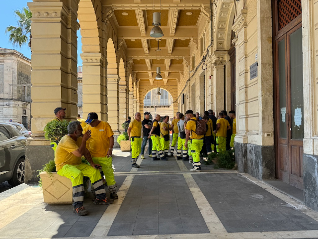 Disservizi raccolta rifiuti: il Comune pronto alla rescissione. Vasta: “Mi auguro che la ditta mostri senso di responsabilità"