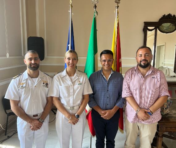 Cambio al vertice dell’Ufficio Circondariale Marittimo. Il sindaco riceve i Tenenti di Vascello Diletta Volpe e Arturo Laudato