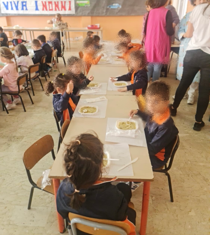 Riposto, iniziato oggi il servizio di refezione scolastica. Circa 200 i pasti distribuiti nelle scuole dell’infanzia e primarie