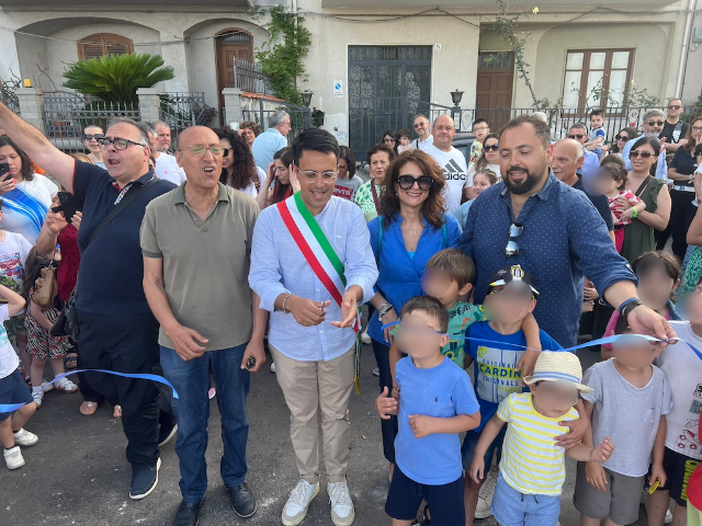 Inaugurato in piazza della Vittoria un rinnovato spazio per famiglie e bambini con area giochi e area fitness.