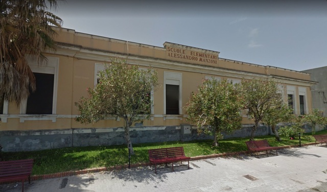 Chiusura plesso manzoni di torre archirafi 